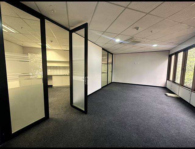 336M² OFFICE TO LET IN PARKTOWN